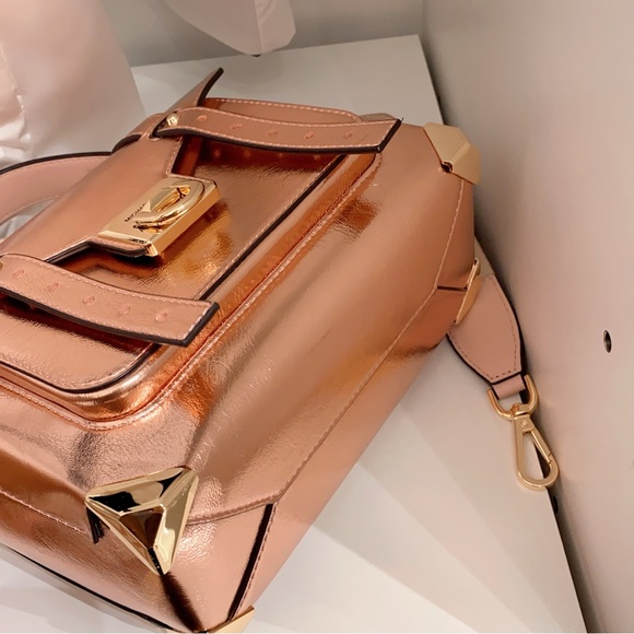 Michael Kors Manhattan Medium Satchel - Picture 5 of 7